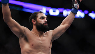 Georges St. Pierre срещу Johny Hendricks през октомври