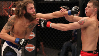 Michael Chiesa със сериозна контузия в рамото