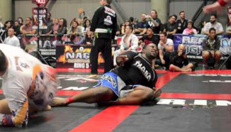 Нов безмилостен събмишън - пръдня в лицето