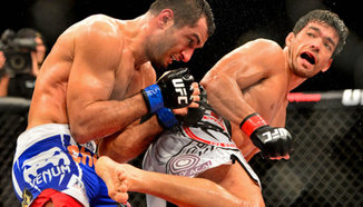 Machida предизвика кик-бокс шампион на GLORY, той прие