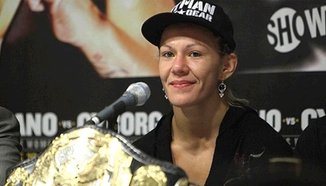 Cyborg подкрепя Davis срещу Rousey този уикенд