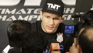 Junior dos Santos планира завръщане през ноември