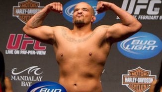 Joey Beltran срещу Chad Corvin в UFC 113