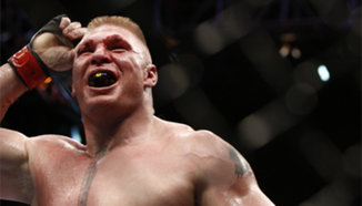 Brock Lesnar срещу Cain Velasquez в UFC 121 през октомври