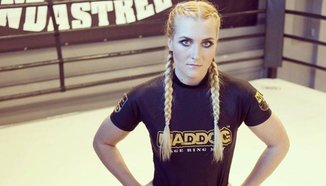 Yana Kunitskaya показва ритник със завъртане