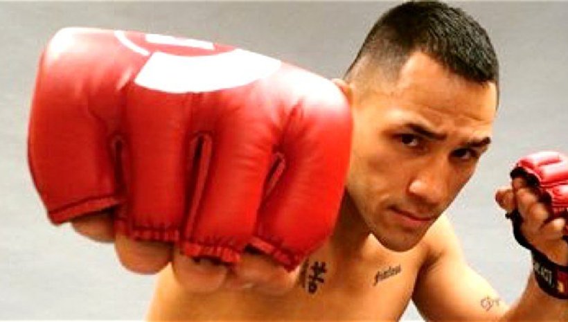 Emmanuel Sanchez удуши Sam Sicilia в първия рунд