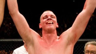 Stefan Struve подписа за още четири двубоя с UFC