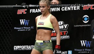 Paige VanZant показа ръката си след операцията