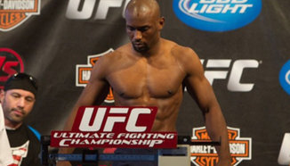 Daniel Roberts срещу Claude Patrick в UFC 129