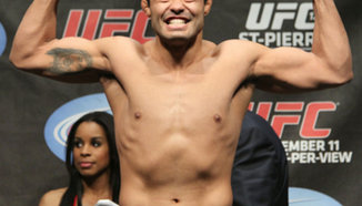 Rafael Natal срещу Riki Fukuda в UFC 133 през август
