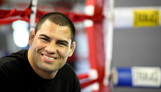 Cain Velasquez: Junior dos Santos срещу Shane Carwin е правилното решение