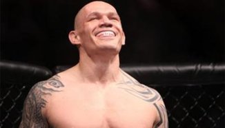 Krzysztof Soszynski срещу Mike Massenzio в UFC 131