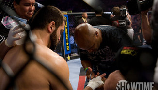 Мениджърът на Andrei Arlovski прокле критиците, които искат оттеглянето на 'The Pitbull'