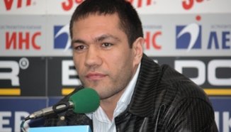 Кобрата смаза украинец, продължава без загуба