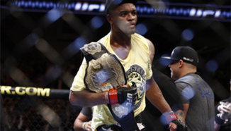 Anderson Silva играл с контузено рамо в UFC: Rio