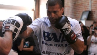Снимки от отворената тренировка преди UFC 139