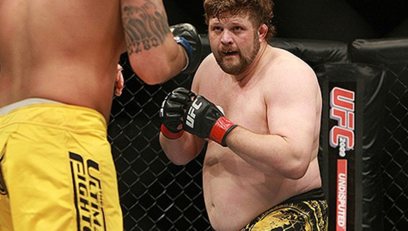 Roy Nelson сваля категория, ако събере 100 хиляди фена