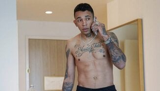 Карлос Пратес получава съвети от майка си преди UFC Канзас Сити
