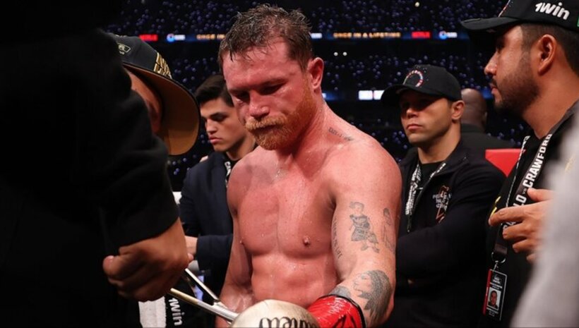 Канело Алварес аут до средата на 2026 след тежка операция