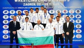 Българските борци с първа отборната титла в Европа при полицаите