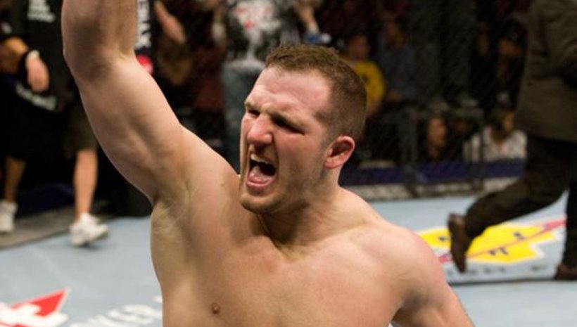 Matt Hamill излиза срещу Vladimir Matyushenko през септември