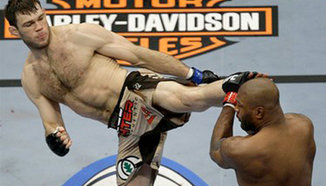 Forrest Griffin срещу Thiago Silva в UFC 101